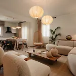 Naxian Nest Penthouse 3br - Walk To *