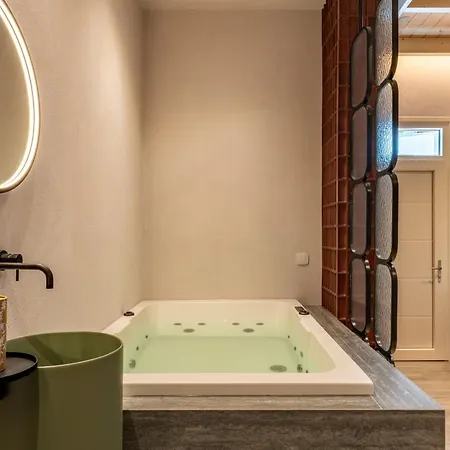 Naxian Nest Suites&apartments *