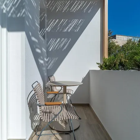 Naxian Nest Suites&apartments
